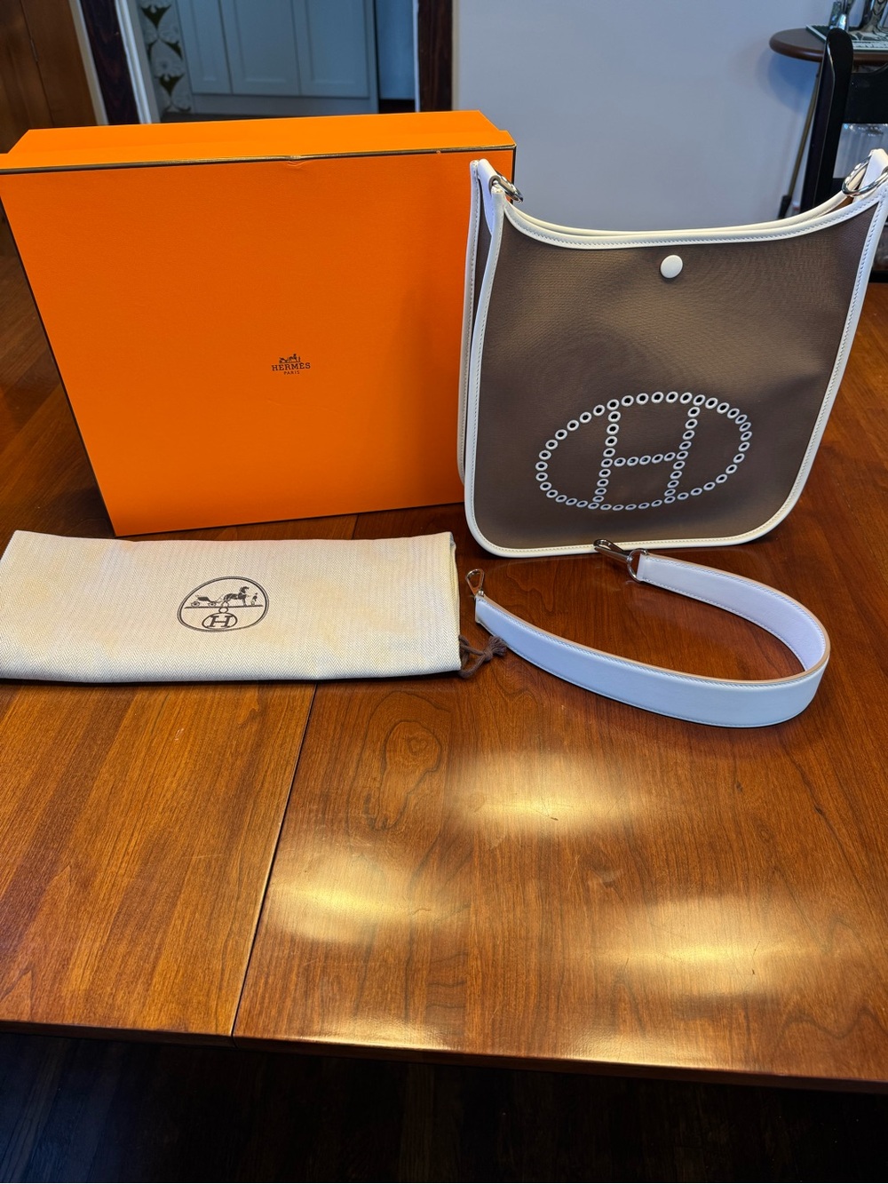 Hermès Evelyne Shoulder Bag in Taupe with White Trim